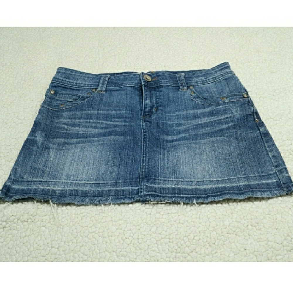 L.e.i Boho DENIM Jeans  skirt size 9 Juniors
